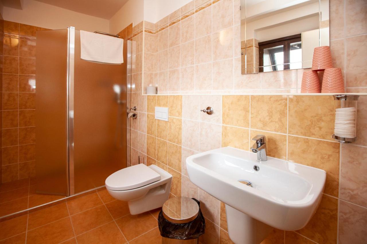 Hotel Stella Пилзен Екстериор снимка